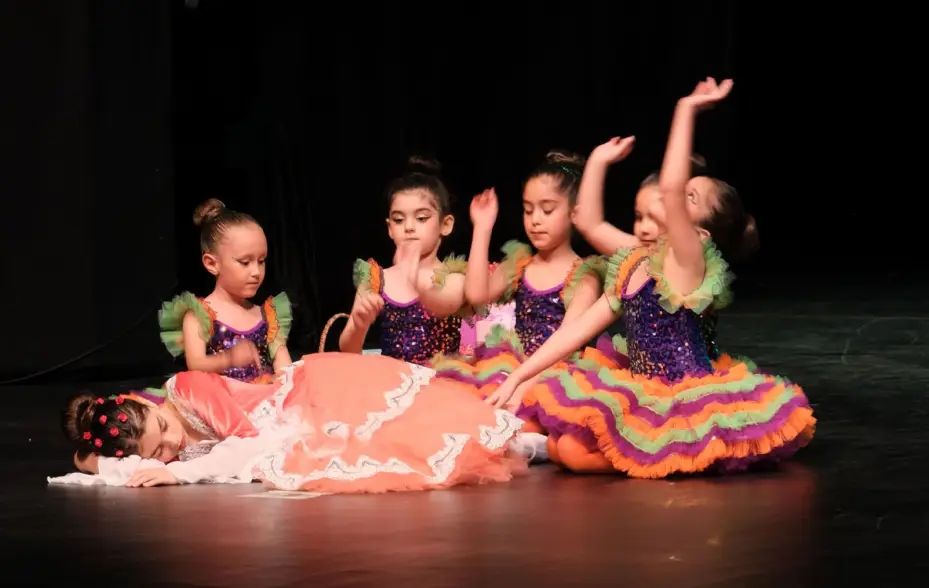 Kıyanus Bale ve Müzik Okulu’ndan Masalsı Bir Gösteri: “Uyuyan Güzel” ve “Prodigies” Sahnede Büyüledi