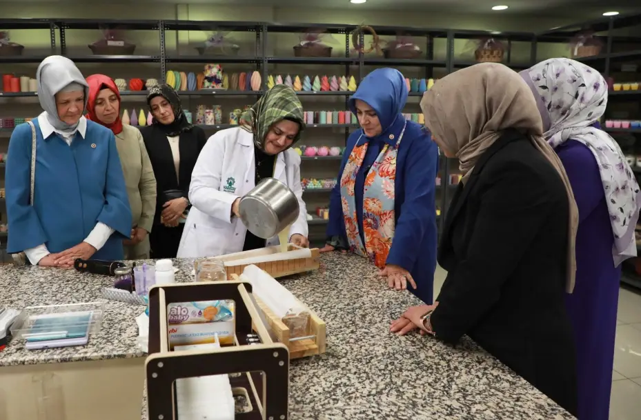 Ak Parti Kadın Kolları Genel Başkanı Tuğba Işık Ercan'dan Atölye Karatay'a Tam Destek 