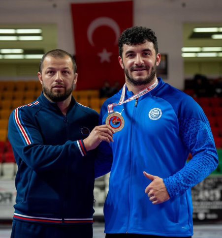 Yozgatlı güreşçi hem Türkiye şampiyonu oldu hem centilmenlik ödülü aldı