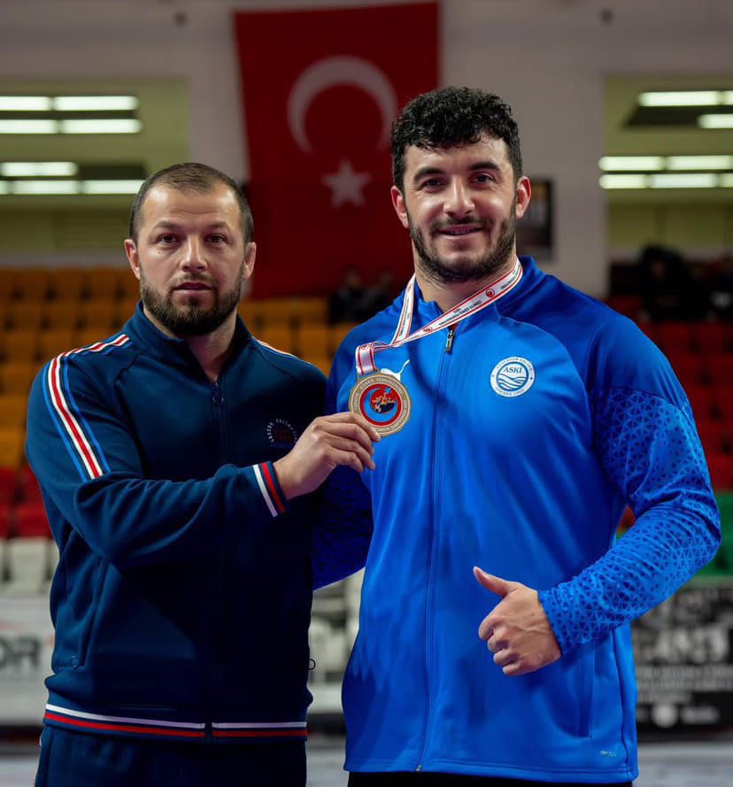 Yozgatlı güreşçi hem Türkiye şampiyonu oldu hem centilmenlik ödülü aldı