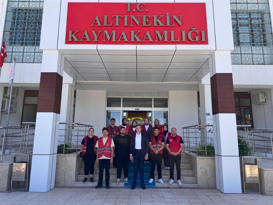 Kırmızı Yelekliler Derneği'nden Altınekin'e Ziyaret: Gönüllülük ve İş Birliği Vurgusu