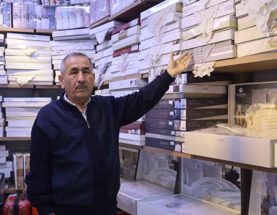 30 yıldır çeyizcilik yapan emekli imam: "İşimizi güzel yaptığımız sürece Allah bereketini veriyor"
