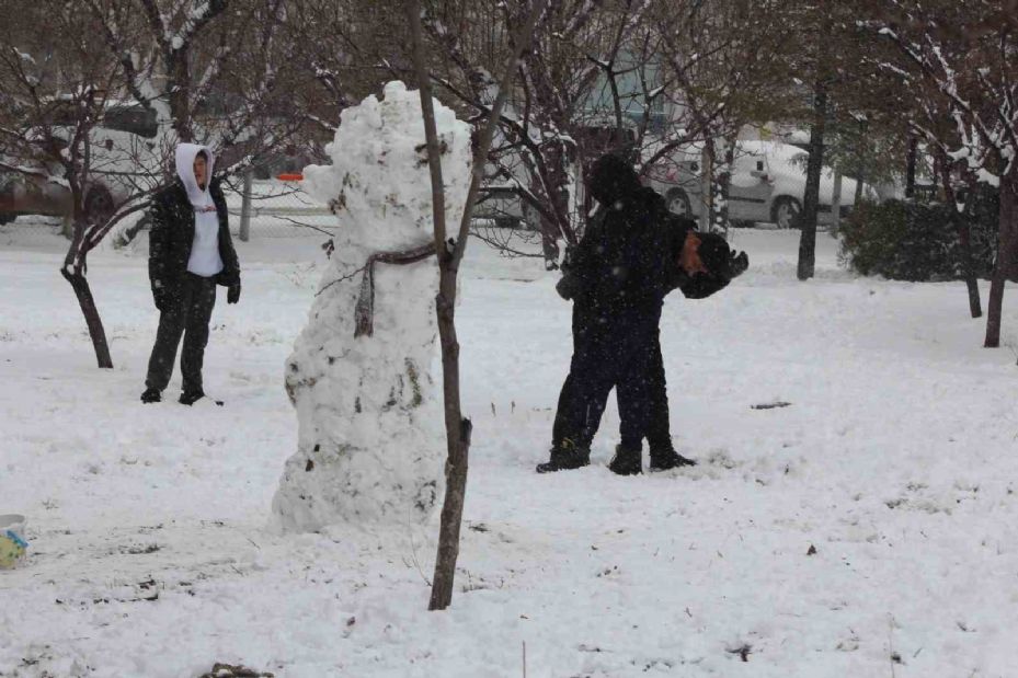 Çocukların kartopu sevinci