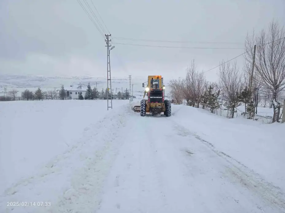 Kayseri Büyükşehir, kırsaldaki 47 mahalle yolunu daha ulaşıma açtı