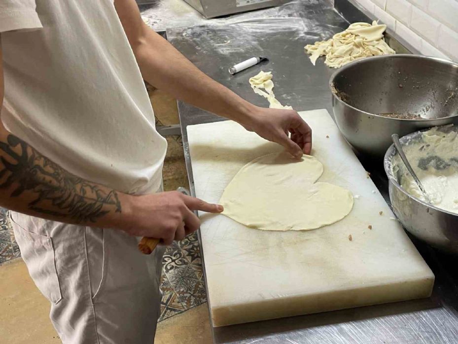 Sevgililer Günü’ne özel kalpli çibörek