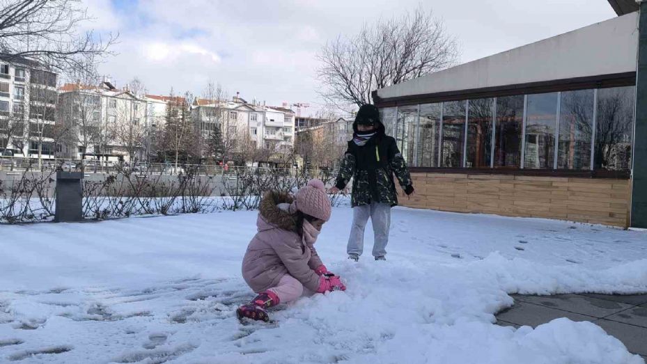 Kırşehir’de çocukların kar sevinci kısa sürdü