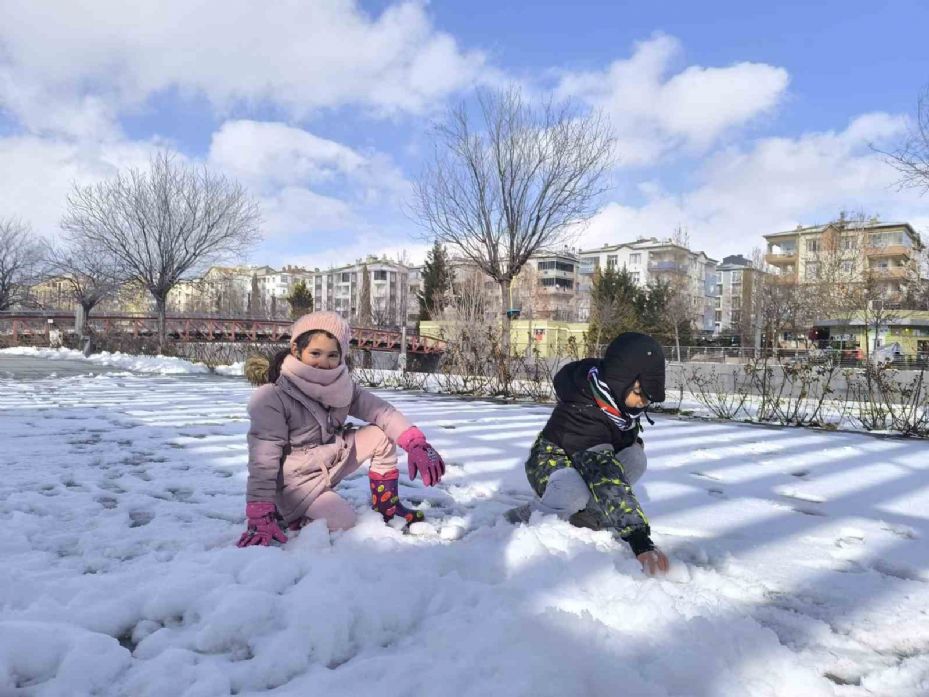 Kırşehir’de çocukların kar sevinci kısa sürdü