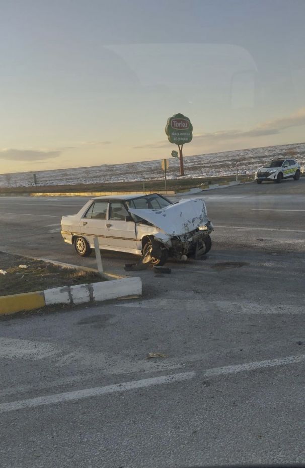 Karapınar’da traktör ile otomobil çarpıştı: 1 yaralı