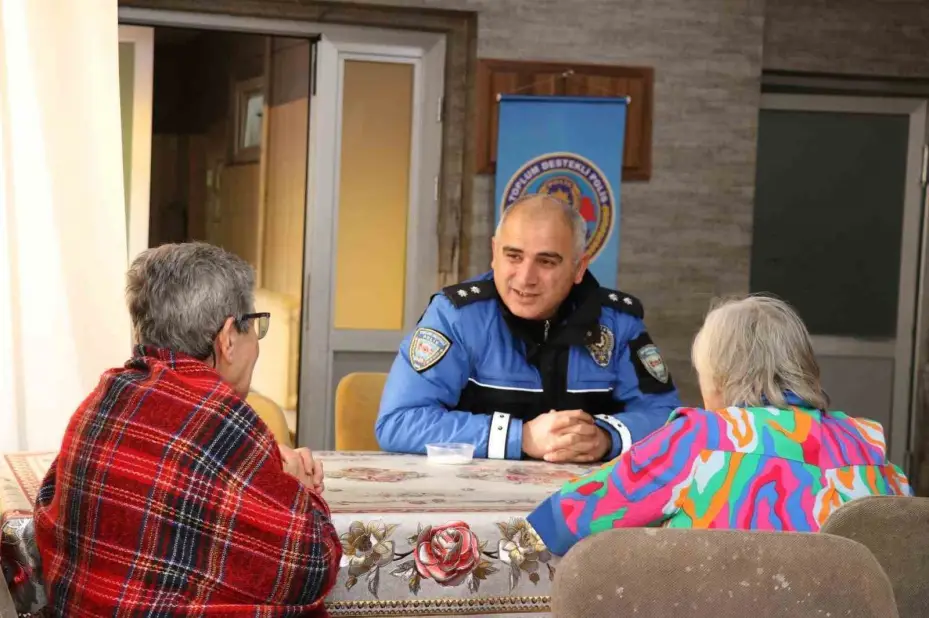 Polis ekipleri 14 Şubat’ta huzurevi sakinlerini ziyaret etti