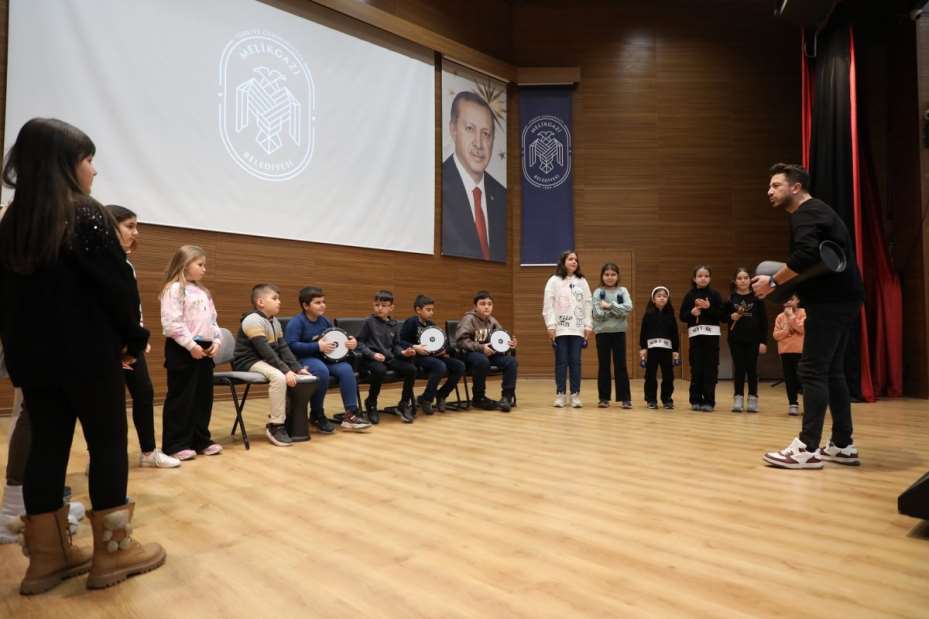 Melikgazi’de geleceğin ses sanatçıları yetişiyor