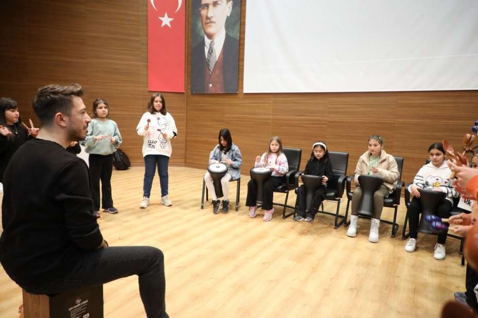 Melikgazi’de geleceğin ses sanatçıları yetişiyor