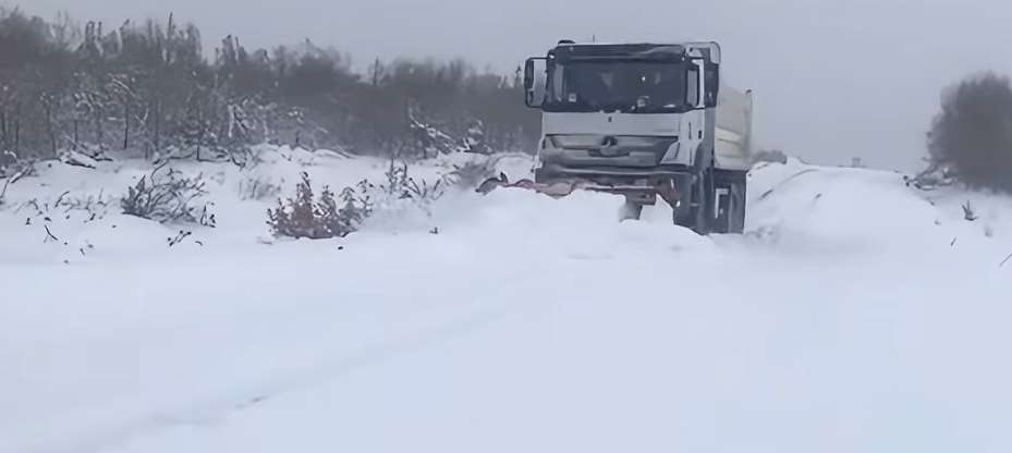 Yozgat’ta Özel İdare ekiplerinin karla mücadelesi sürüyor