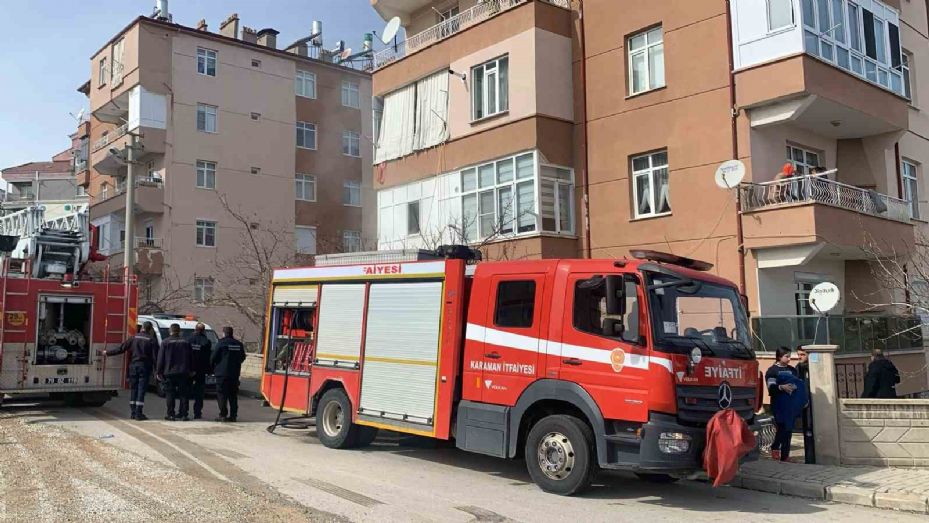 Karaman’da çıkan yangın nedeniyle balkonda mahsur kalan 2 kişiyi itfaiye kurtardı