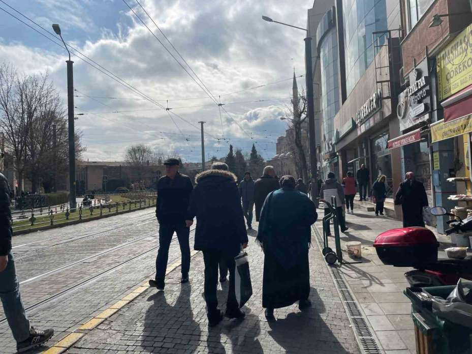 Eskişehirliler, açık havanın tadını çıkarttı