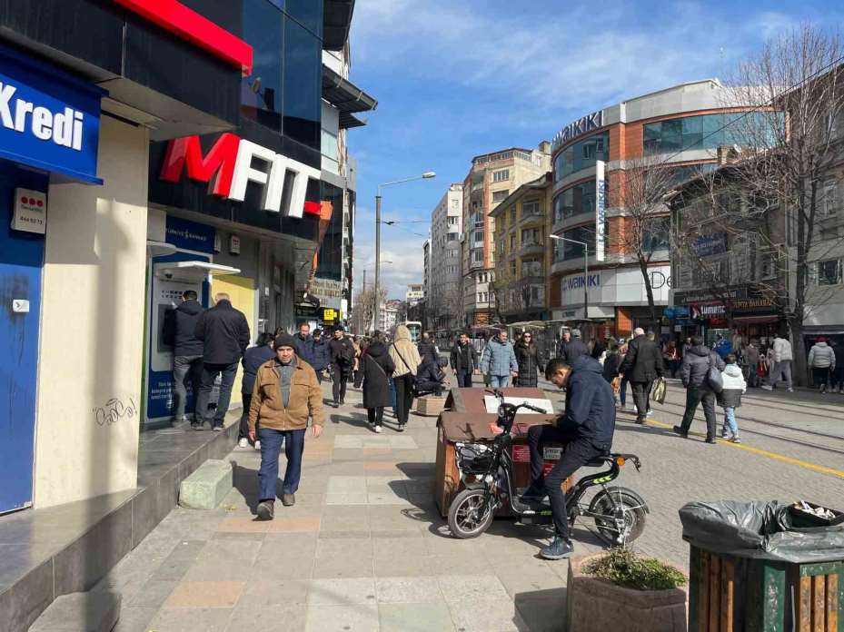 Eskişehirliler, açık havanın tadını çıkarttı
