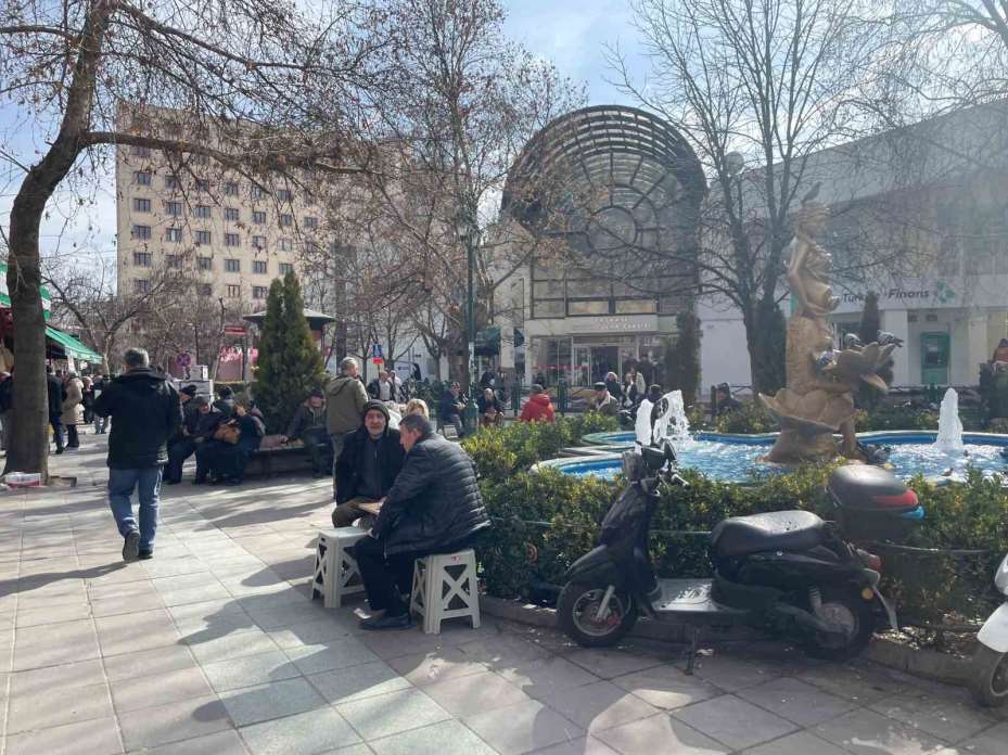 Eskişehirliler, açık havanın tadını çıkarttı
