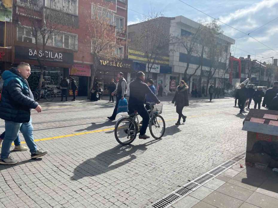 Eskişehirliler, açık havanın tadını çıkarttı