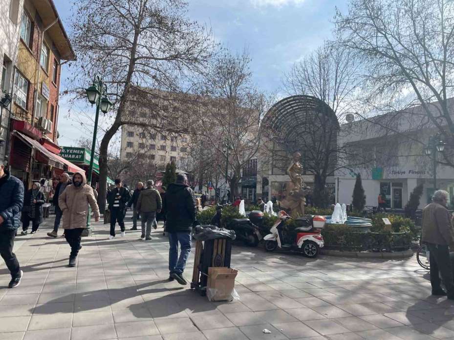 Eskişehirliler, açık havanın tadını çıkarttı