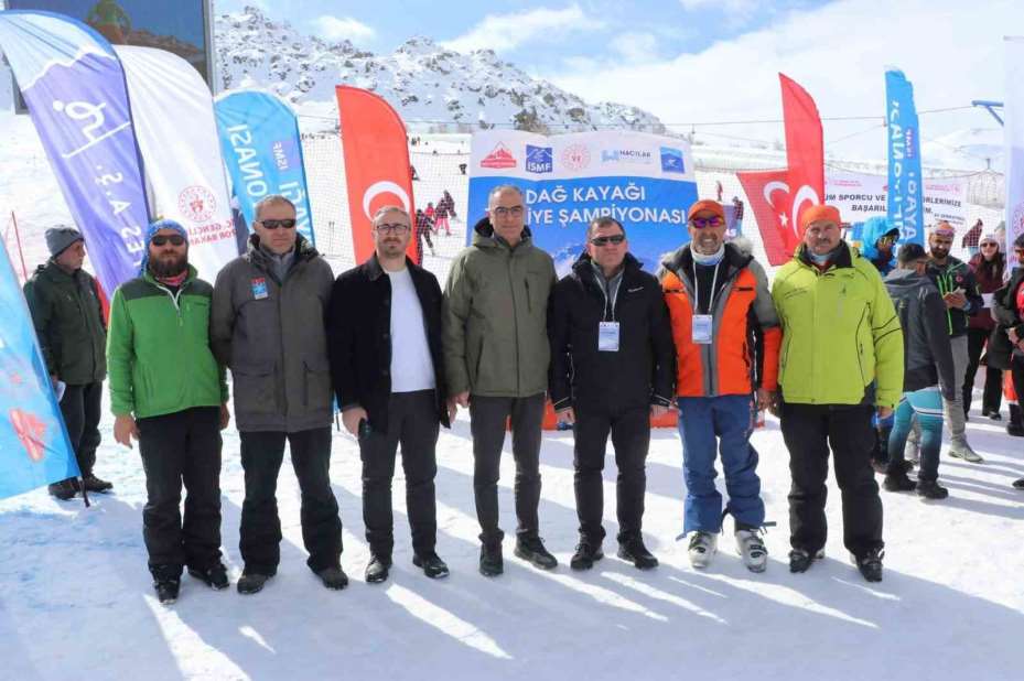 Dağ Kayağı Gençler ve Büyükler Türkiye Şampiyonası Kayseri’de yapıldı