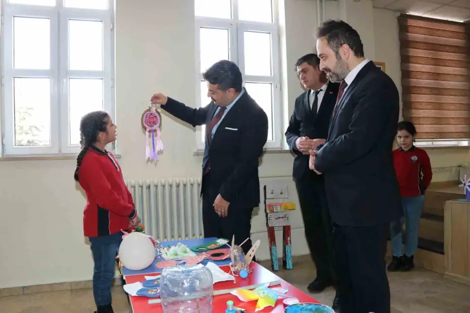 Hayal ettikleri oyuncakları tasarladılar