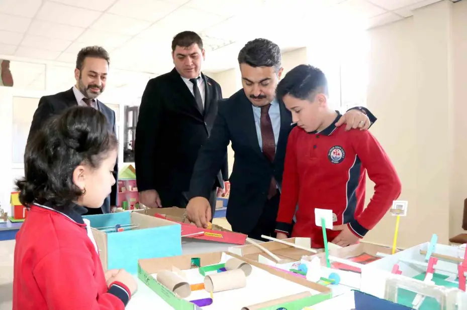 Hayal ettikleri oyuncakları tasarladılar
