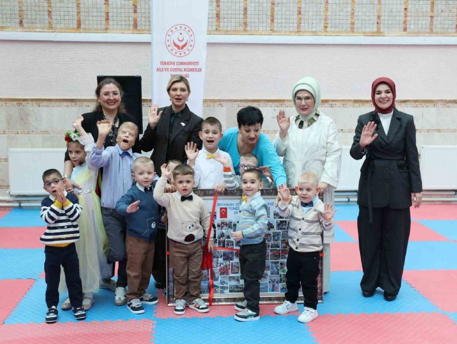 Emine Erdoğan, Ukrayna Devlet Başkanının eşi Zelenska ile Cumhurbaşkanlığı Millet Kütüphanesi’ni ziyaret etti