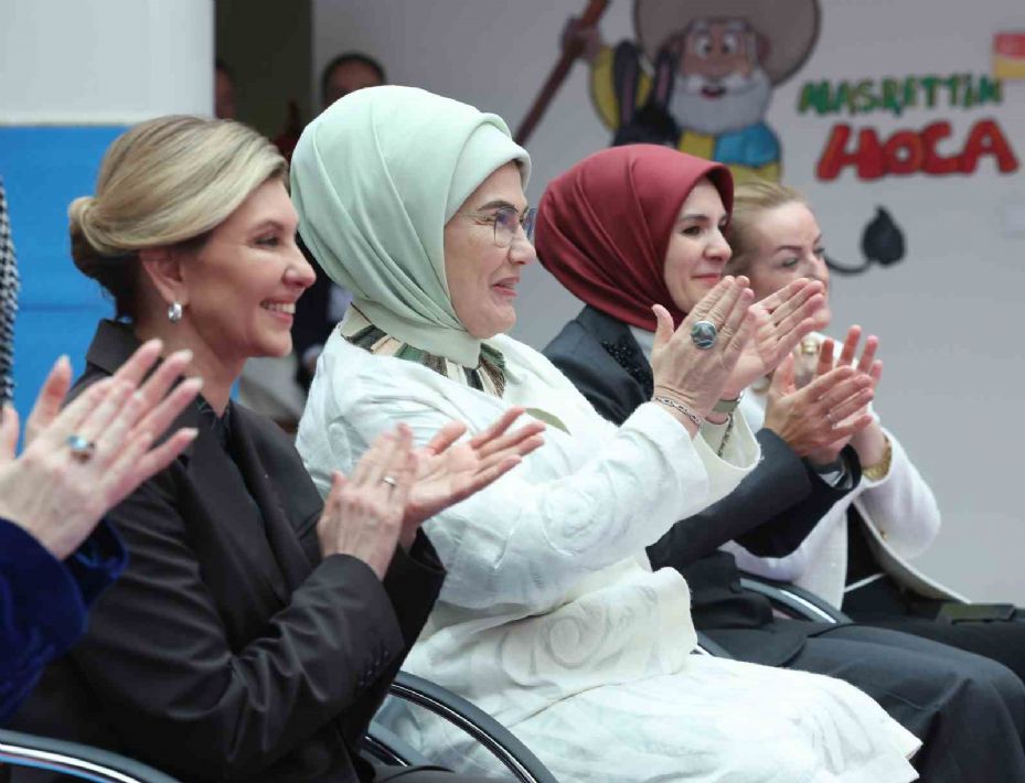 Emine Erdoğan ve Zelenska savaş mağduru çocukları ziyaret etti