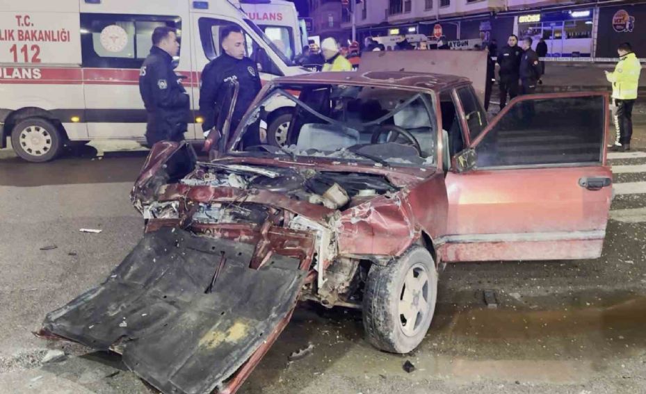 Kameraya yansıyan şüpheli-polis kovalamacası kazayla sonlandı: 1’i ağır 5 yaralı