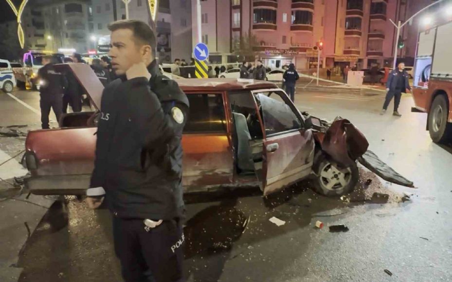 Kameraya yansıyan şüpheli-polis kovalamacası kazayla sonlandı: 1’i ağır 5 yaralı