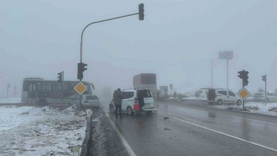 Nevşehir’de yoğun sis kazaya neden oldu: 4 yaralı