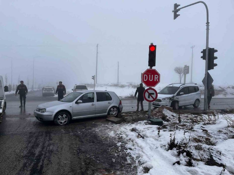 Nevşehir’de yoğun sis kazaya neden oldu: 4 yaralı