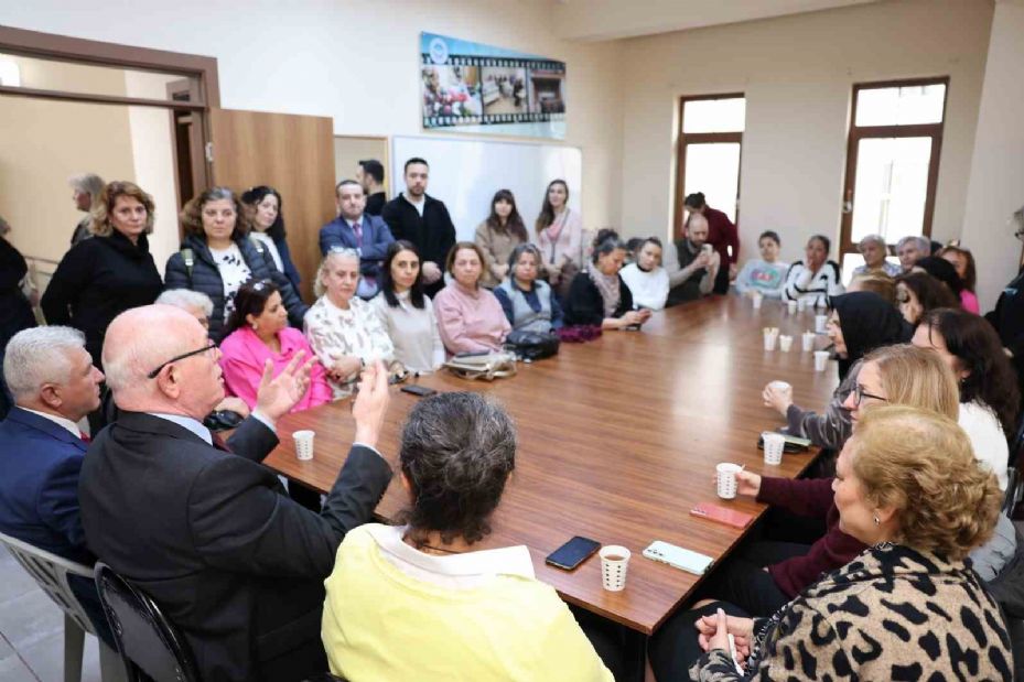 Başkan Kurt, Orhan Oğuz Halk Merkezi’nde kadınlarla bir araya geldi