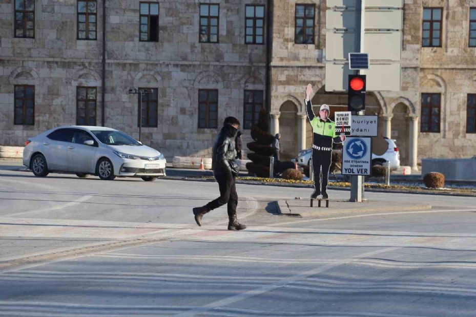 Sivas’ta Sibirya soğukları, sıcak suyu havada buhara dönüştürdü