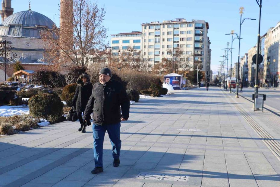 Sivas’ta Sibirya soğukları, sıcak suyu havada buhara dönüştürdü