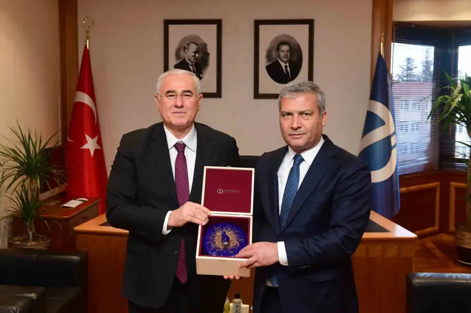 Kamu Başdenetçisi Akarca, Rektör Adıgüzel’i ziyaret etti