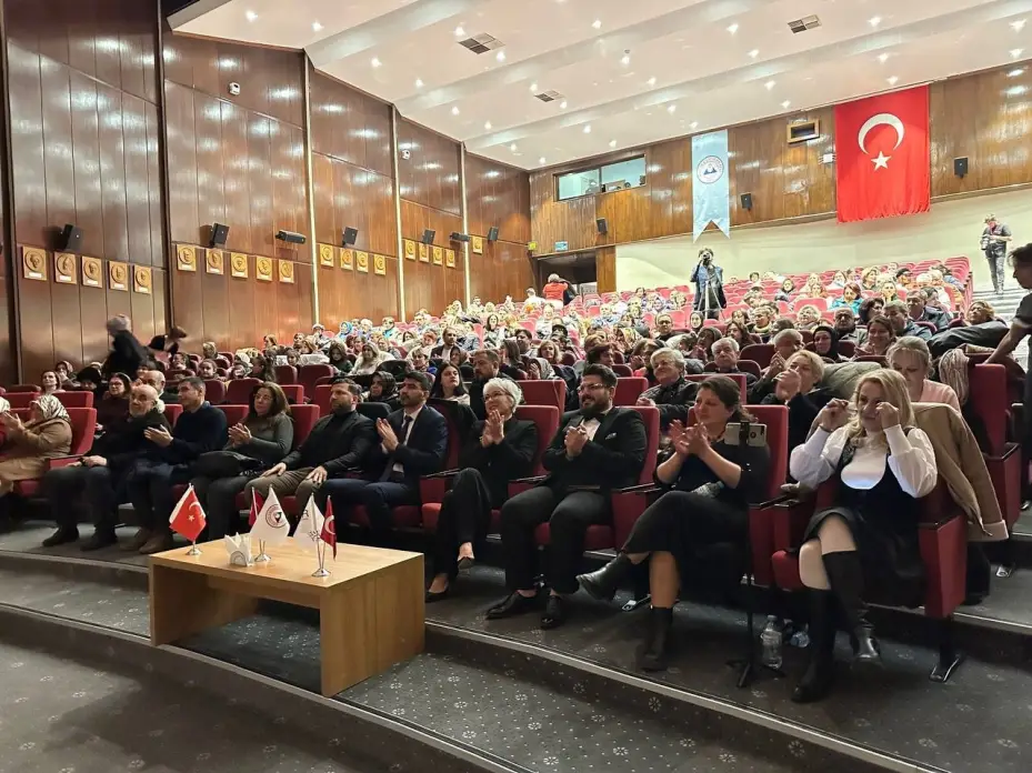 Antakya’da depremde hasar alan okul için Kayseri’de yardım konseri düzenlendi