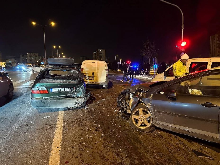 Kayseri’de zincirleme kaza: 1 yaralı