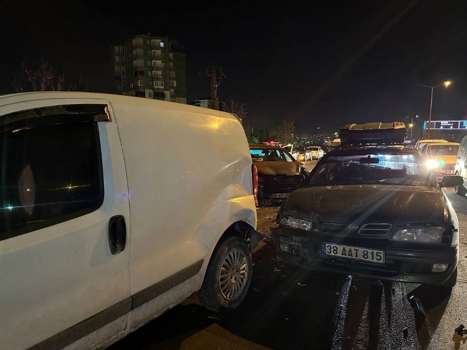 Kayseri’de zincirleme kaza: 1 yaralı