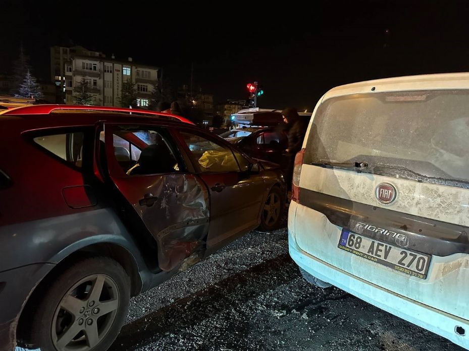 Kayseri’de zincirleme kaza: 1 yaralı