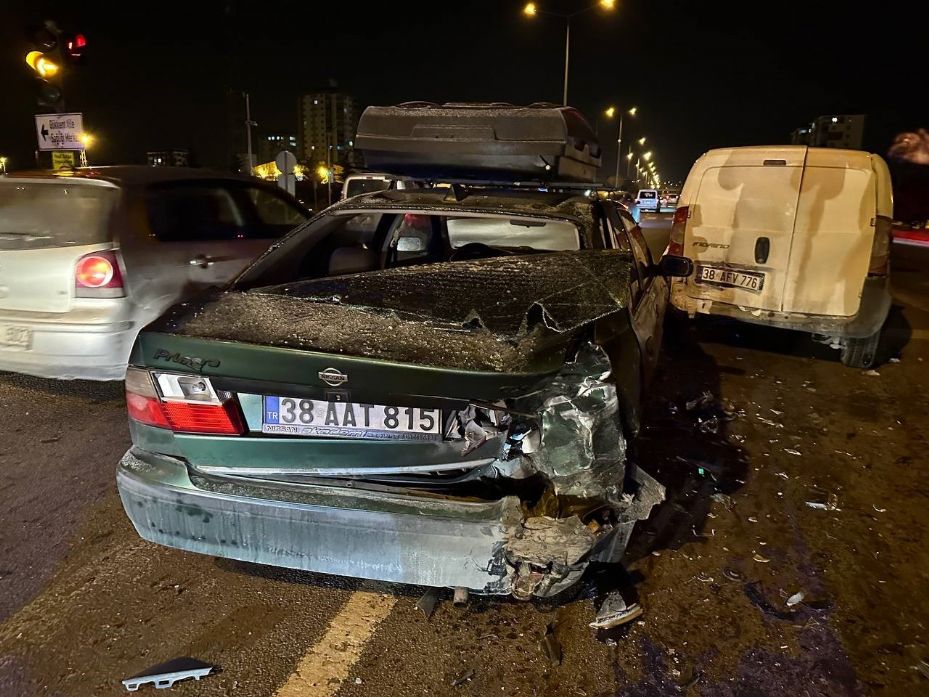 Kayseri’de zincirleme kaza: 1 yaralı