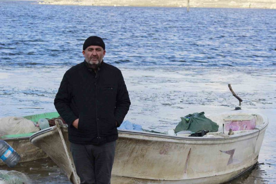 Yozgat’ta baraj yüzeyi kısmen buz tuttu, balıkçılar kıyıda kaldı