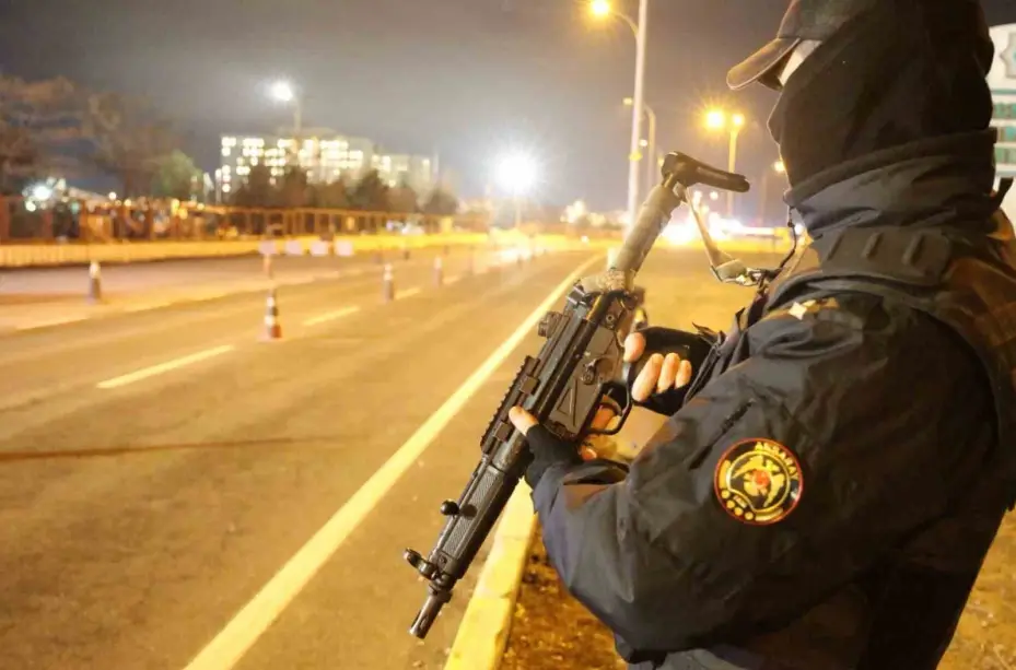 Aksaray polisinden eksi 12 derecede denetim