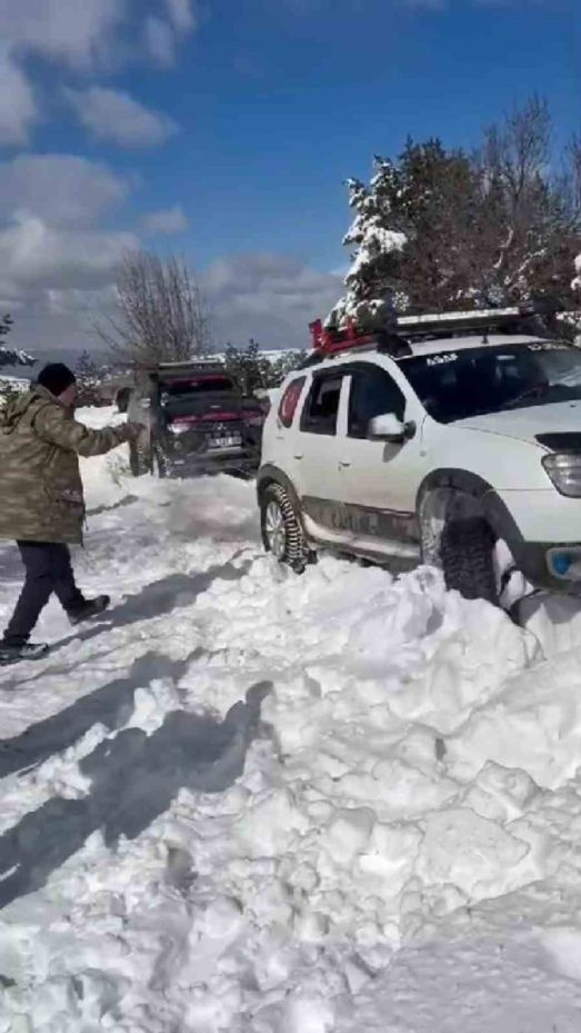 Soğuk kış aylarında Elmadağ esnafı yabani hayvanları unutmadı