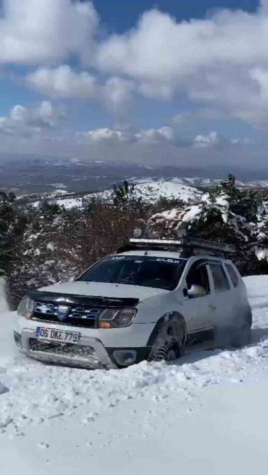 Soğuk kış aylarında Elmadağ esnafı yabani hayvanları unutmadı