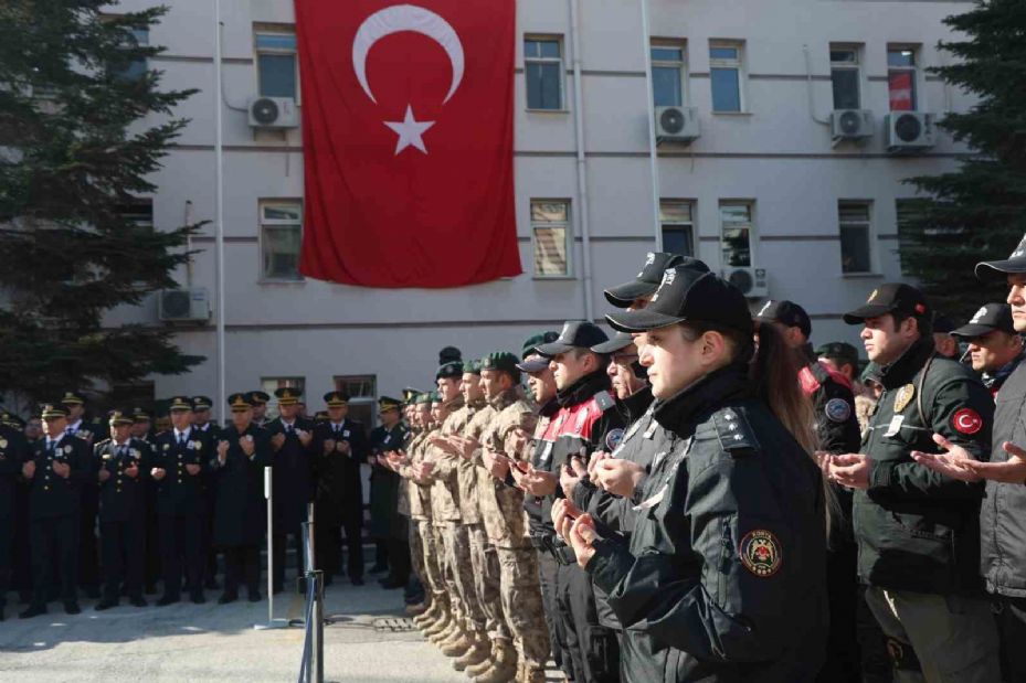 Kazada şehit olan polis memuru memleketine uğurlandı