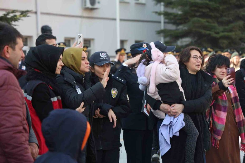 Kazada şehit olan polis memuru memleketine uğurlandı