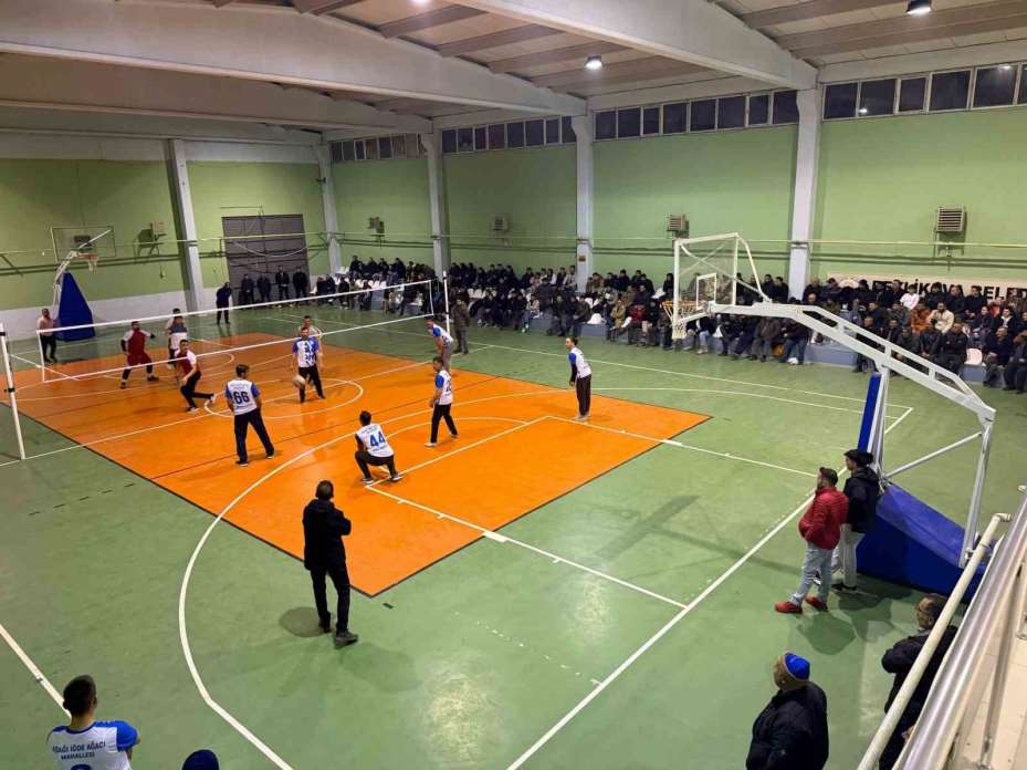 Beylikova Kaymakamlığı Kurumlar Arası Voleybol takımları şampiyonluk için hazırlanıyor