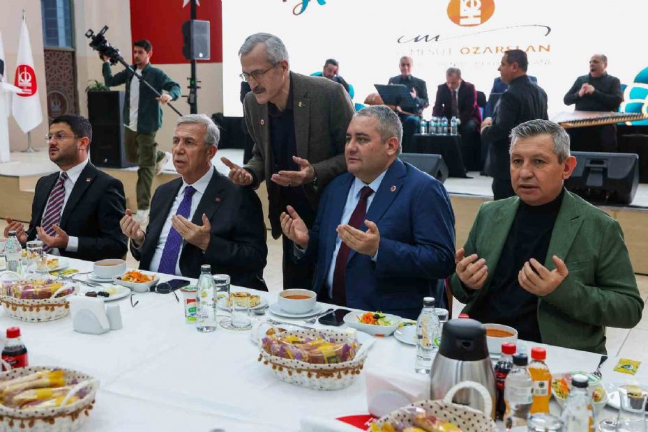 Keçiören Belediyesi, şehit aileleri ve gaziler onuruna iftar programı düzenledi