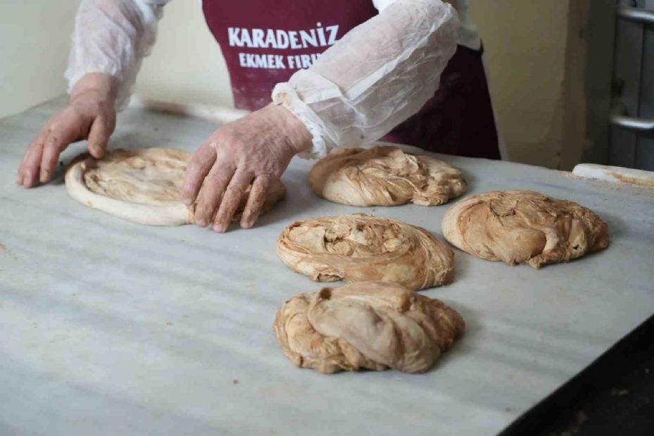 Ramazan sofralarının vazgeçilmezi, Niğde’nin tescilli lezzeti: Tahinli pide