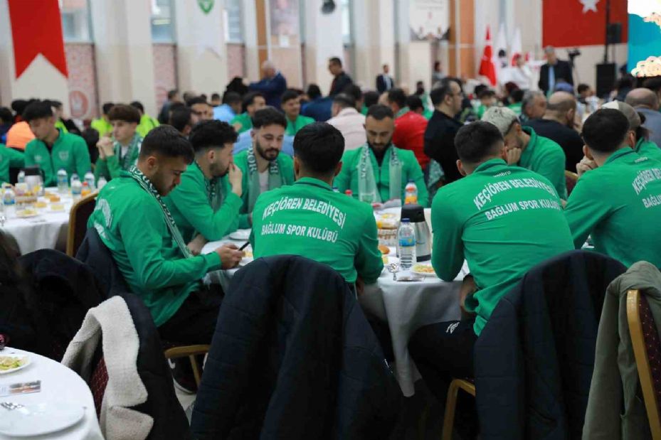 Keçiören Belediye Başkanı Özarslan, sporcularla iftarda buluştu